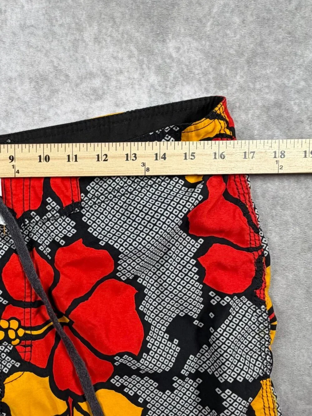 Billabong Mens Size 34 Board Shorts Black Hibiscus Floral Surf Swim Trunks